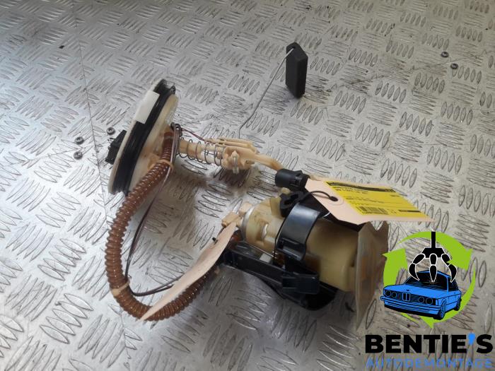 Gebruikte Tank element Pomp BMW 5 serie (E39) 530i 24V Prijs € 70,00 Margeregeling aangeboden door Bentie's autodemontage