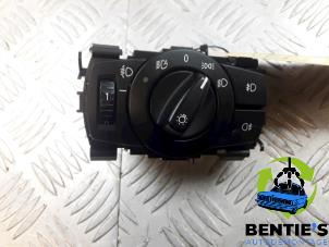 Gebruikte Schakelaar Licht BMW 3 serie (E90) 320i 16V Prijs € 30,00 Margeregeling aangeboden door Bentie's autodemontage