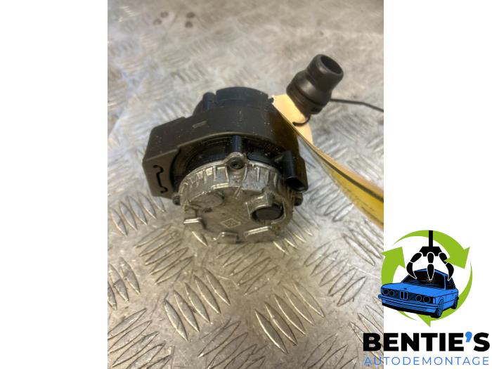 Gebruikte Waterpomp BMW 3 serie (F30) 330e Prijs € 75,00 Margeregeling aangeboden door Bentie's autodemontage