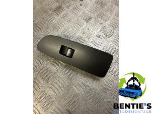 Gebruikte Elektrisch Raam Schakelaar BMW 1 serie (E88) 125i 24V Prijs € 20,00 Margeregeling aangeboden door Bentie's autodemontage