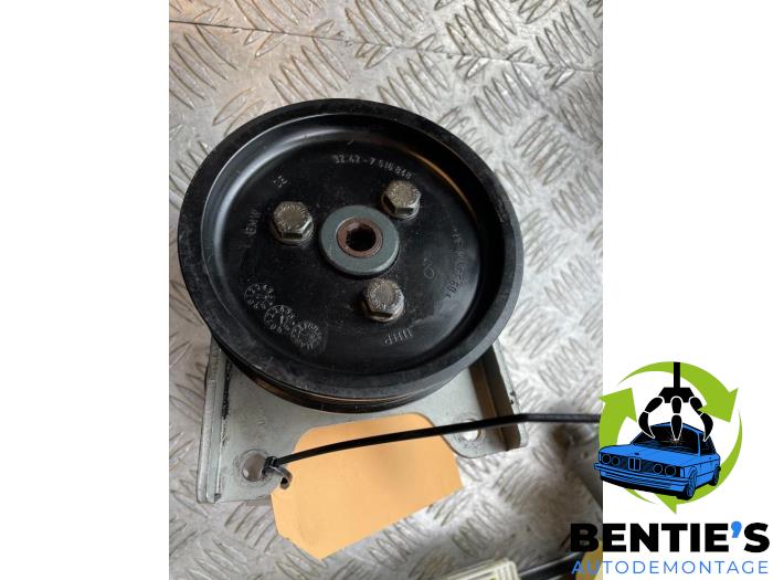 Gebruikte Stuurpomp BMW 5 serie (E60) 530i 24V Prijs € 100,00 Margeregeling aangeboden door Bentie's autodemontage