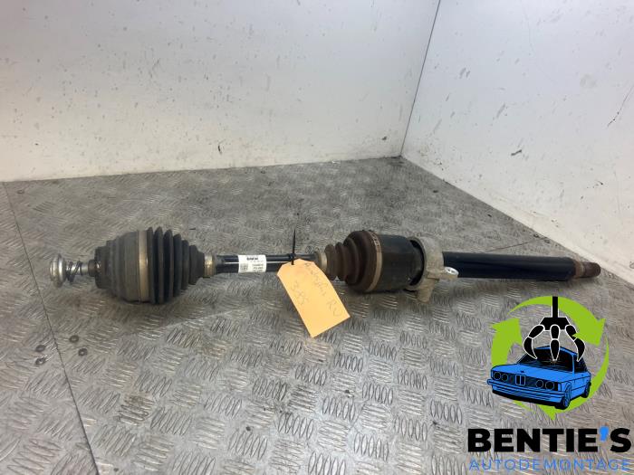 Gebruikte Aandrijfas rechts-voor BMW 2 serie Active Tourer (F45) 218d 2.0 TwinPower Turbo 16V Prijs € 200,00 Margeregeling aangeboden door Bentie's autodemontage