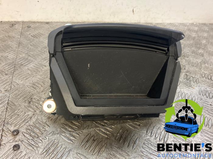 Gebruikte Head-up display BMW 2 serie Active Tourer (F45) 218d 2.0 TwinPower Turbo 16V Prijs € 375,00 Margeregeling aangeboden door Bentie's autodemontage