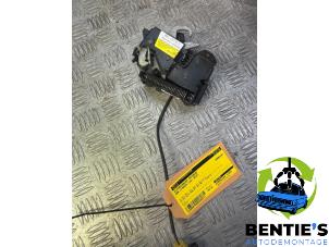 Gebruikte Motorkap Slotmechaniek BMW 2 serie Active Tourer (F45) 218d 2.0 TwinPower Turbo 16V Prijs € 100,00 Margeregeling aangeboden door Bentie's autodemontage