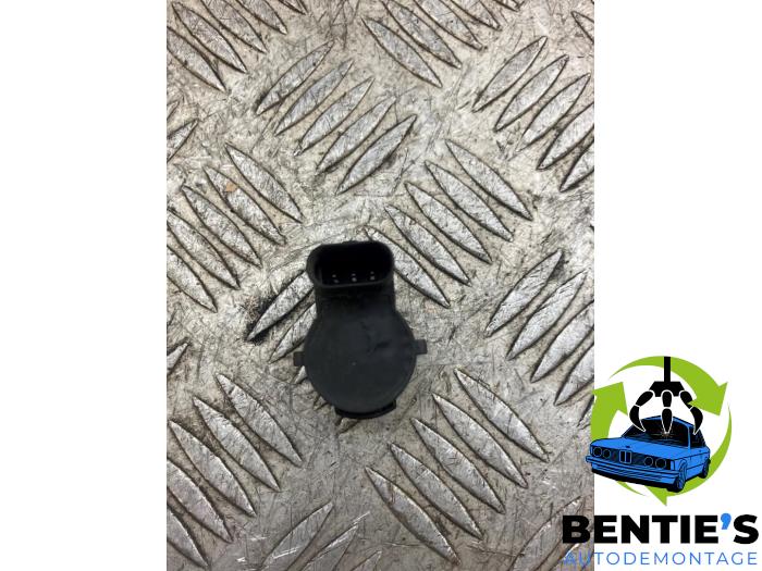 PDC Sensor van een BMW 2 serie Active Tourer (F45) 218d 2.0 TwinPower Turbo 16V 2014