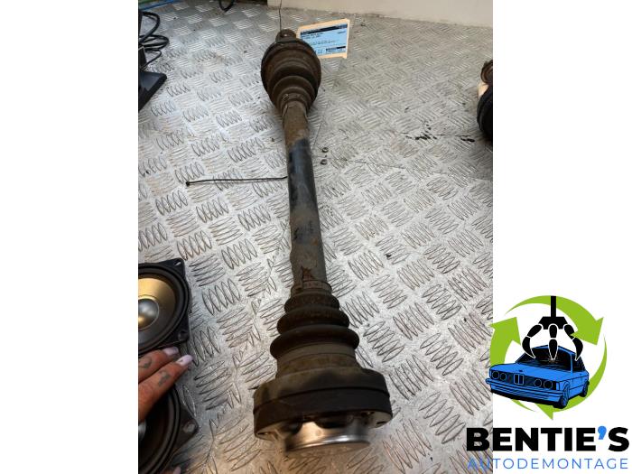 Gebruikte Aandrijfas rechts-achter BMW 7 serie (E65/E66/E67) 735i,Li 3.6 V8 32V Prijs € 50,00 Margeregeling aangeboden door Bentie's autodemontage