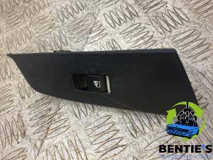 Gebruikte Ruit schakelaar elektrisch BMW 5 serie (G30) 540i 3.0 TwinPower Turbo 24V Prijs € 15,00 Margeregeling aangeboden door Bentie's autodemontage