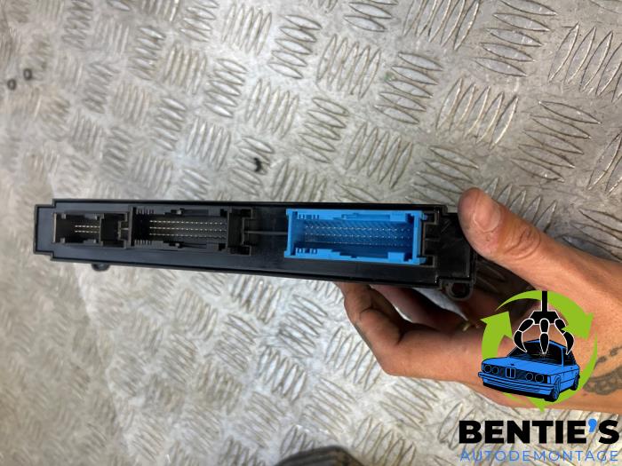 Computer Body Control van een BMW X3 (F25) xDrive20d 16V 2011