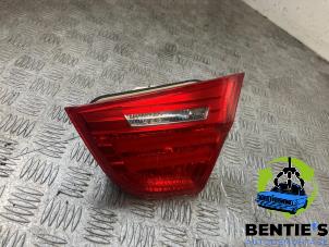 Gebruikte Achterlicht rechts BMW 3 serie (E90) 320d 16V Corporate Lease Prijs € 40,00 Margeregeling aangeboden door Bentie's autodemontage