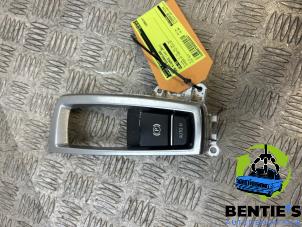 Gebruikte Schakelaar handrem BMW 5 serie Touring (F11) 520d 16V Prijs € 15,00 Margeregeling aangeboden door Bentie's autodemontage