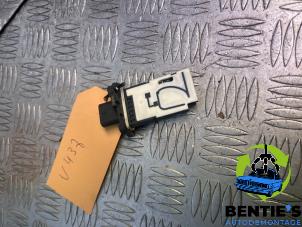 Gebruikte Luchthoeveelheidsmeter BMW 2 serie Active Tourer (F45) 216d 1.5 TwinPower Turbo 12V Prijs € 40,00 Margeregeling aangeboden door Bentie's autodemontage