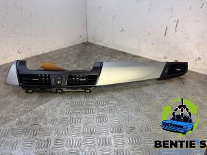 Gebruikte Dashboard sierlijst BMW 2 serie Active Tourer (F45) 216d 1.5 TwinPower Turbo 12V Prijs € 120,00 Margeregeling aangeboden door Bentie's autodemontage