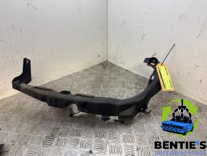 Gebruikte Koplampframe links BMW 3 serie (E90) 320i 16V Prijs € 25,00 Margeregeling aangeboden door Bentie's autodemontage