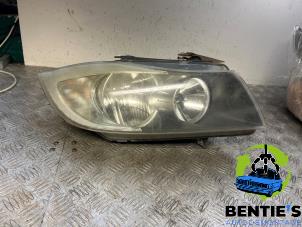 Gebruikte Koplamp rechts BMW 3 serie (E90) 325i 24V Prijs € 75,00 Margeregeling aangeboden door Bentie's autodemontage