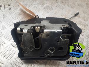 Gebruikte Deurslot Mechaniek 4Deurs rechts-achter BMW X5 (E53) 4.4 V8 32V Prijs € 30,00 Margeregeling aangeboden door Bentie's autodemontage