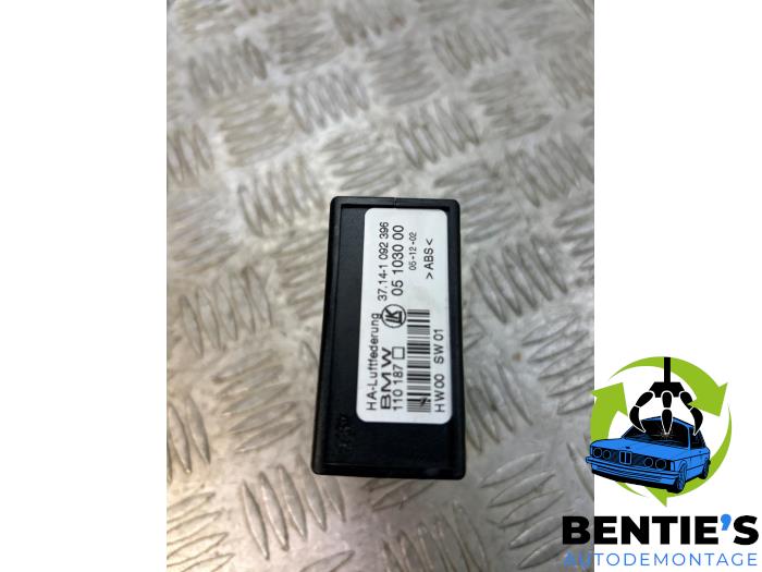 Luchtvering module van een BMW X5 (E53) 3.0d 24V 2004