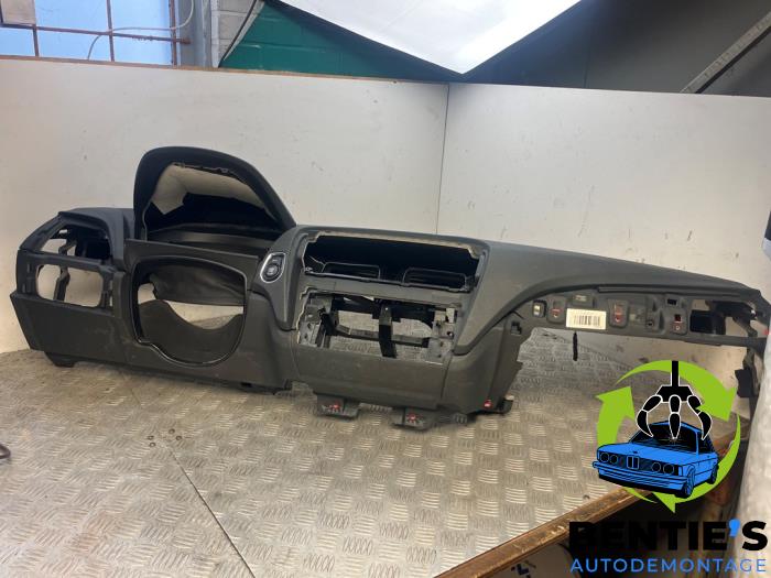 Gebruikte Dashboard BMW 1 serie (F20) 114i 1.6 16V Prijs € 400,00 Margeregeling aangeboden door Bentie's autodemontage