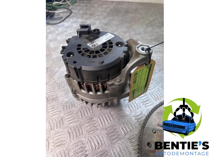 Gebruikte Dynamo BMW 1 serie (F40) 116d 1.5 12V TwinPower Prijs € 50,00 Margeregeling aangeboden door Bentie's autodemontage