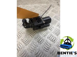 Gebruikte Extra waterpomp BMW 3 serie (F30) 330e Prijs € 50,00 Margeregeling aangeboden door Bentie's autodemontage