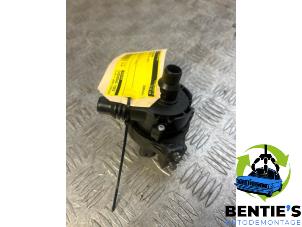 Gebruikte Extra waterpomp BMW 3 serie (F30) 330e Prijs € 25,00 Margeregeling aangeboden door Bentie's autodemontage