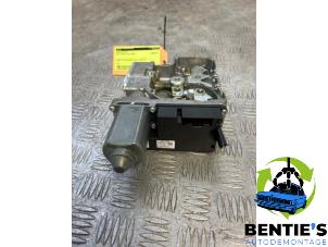 Gebruikte Handrem motor BMW 7 serie (E65/E66/E67) 735i,Li 3.6 V8 32V Prijs € 150,00 Margeregeling aangeboden door Bentie's autodemontage