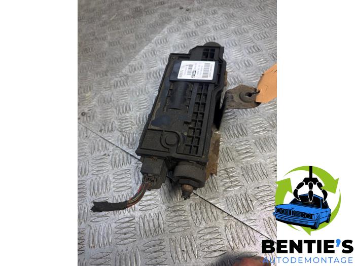 Gebruikte Handrem motor BMW 7 serie (F01/02/03/04) 750i,Li,LiS V8 32V Prijs € 150,00 Margeregeling aangeboden door Bentie's autodemontage