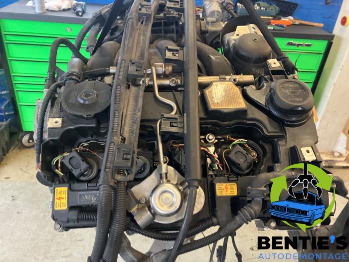 Motor van een BMW 3 serie Touring (E91) 318i 16V 2009