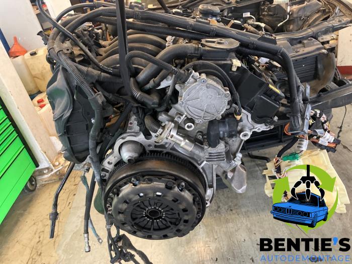 Motor van een BMW 3 serie Touring (E91) 318i 16V 2009