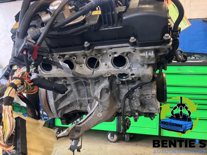 Motor van een BMW 3 serie Touring (E91) 318i 16V 2009