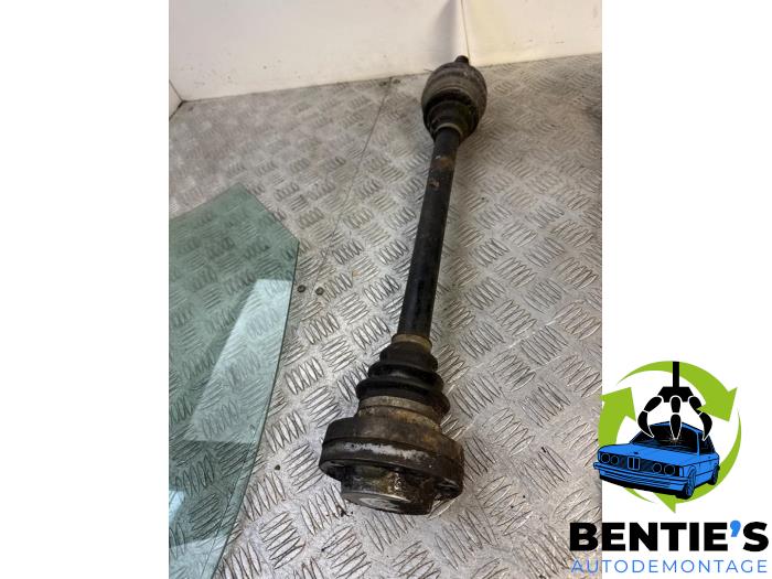Gebruikte Aandrijfas rechts-achter BMW 6 serie (E64) 645 Ci 4.4 V8 32V Prijs € 45,00 Margeregeling aangeboden door Bentie's autodemontage