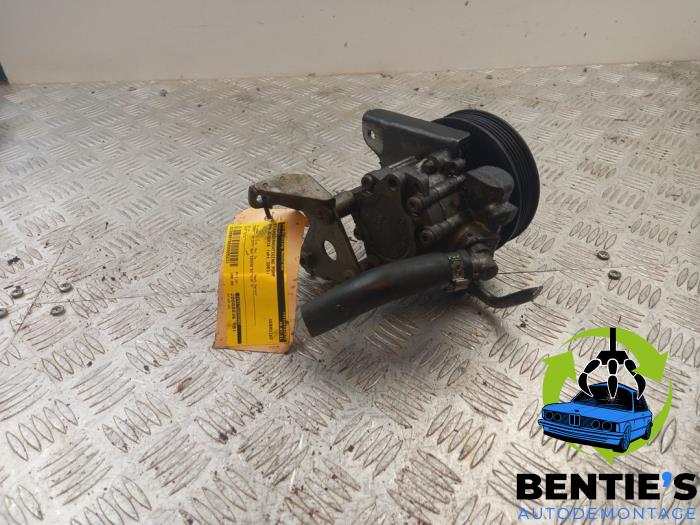 Gebruikte Servopomp BMW 5 serie (E60) 520i 24V Prijs € 60,00 Margeregeling aangeboden door Bentie's autodemontage