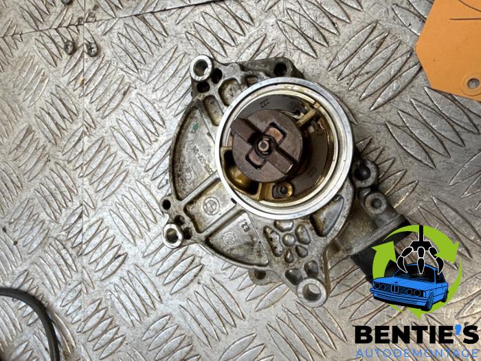 Gebruikte Vacuumpomp (Benzine) BMW 1 serie (E81) 118i 16V Prijs € 50,00 Margeregeling aangeboden door Bentie's autodemontage