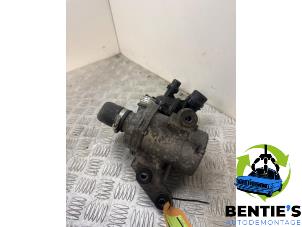 Waterpomp van een BMW 1 serie (E87/87N) 116i 1.6 16V 2009