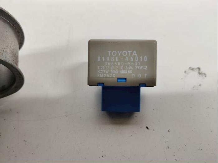 Kontaktslot + computer van een Toyota iQ 1.0 12V VVT-i 2013