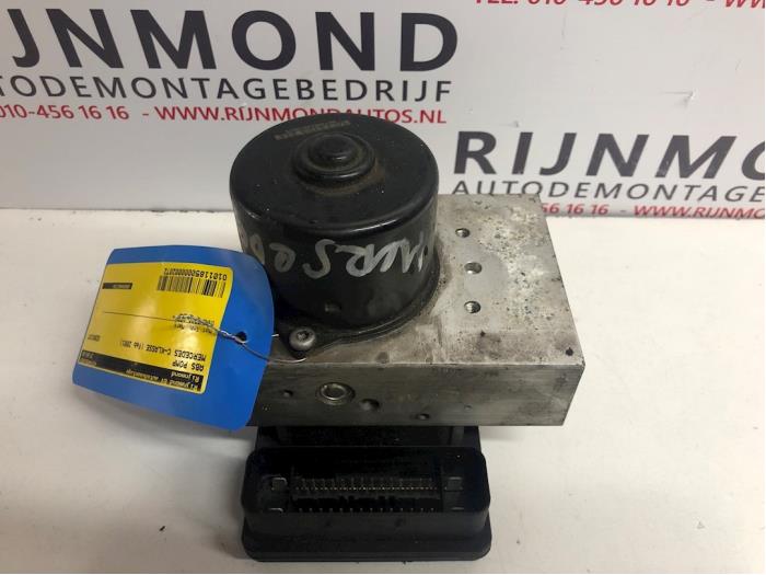 Gebruikte ABS Pomp Mercedes C (W203) 2.2 C-220 CDI 16V Prijs € 65,00 Margeregeling aangeboden door Autodemontage Rijnmond BV