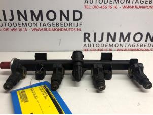 Gebruikte Injector brug Fiat Stilo (192A/B) 1.2 16V 3-Drs. Prijs € 50,00 Margeregeling aangeboden door Autodemontage Rijnmond BV