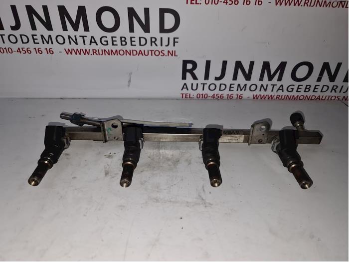 Gebruikte Injector brug Opel Astra H (L48) 1.6 16V Twinport Prijs € 75,00 Margeregeling aangeboden door Autodemontage Rijnmond BV
