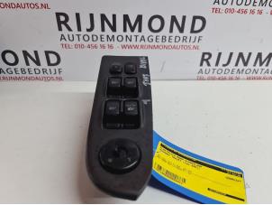 Gebruikte Schakelaar Elektrisch Raam Hyundai Trajet 2.0 16V Prijs € 30,00 Margeregeling aangeboden door Autodemontage Rijnmond BV