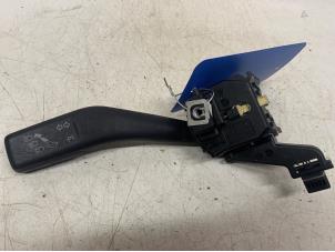 Gebruikte Pinker Schakelaar Volkswagen Golf V (1K1) 1.6 FSI 16V Prijs € 25,00 Margeregeling aangeboden door Autodemontage Rijnmond BV