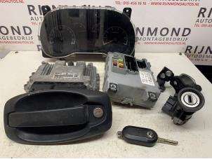 Gebruikte Contactslot + computer Opel Combo Mk.III (D) 1.6 CDTI 16V Prijs € 350,00 Margeregeling aangeboden door Autodemontage Rijnmond BV