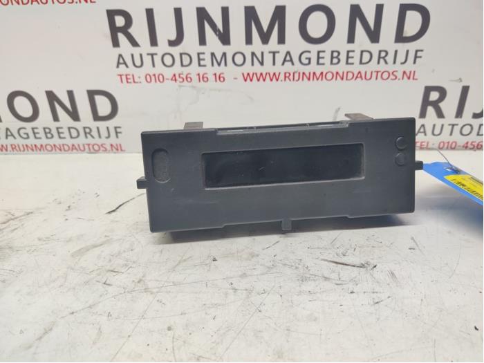Gebruikte Display Interieur Renault Clio III (BR/CR) 1.2 16V 75 Prijs op aanvraag aangeboden door Autodemontage Rijnmond BV