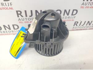 Gebruikte Chaufage Ventilatiemotor BMW Mini One/Cooper (R50) 1.6 16V Cooper Prijs € 10,00 Margeregeling aangeboden door Autodemontage Rijnmond BV