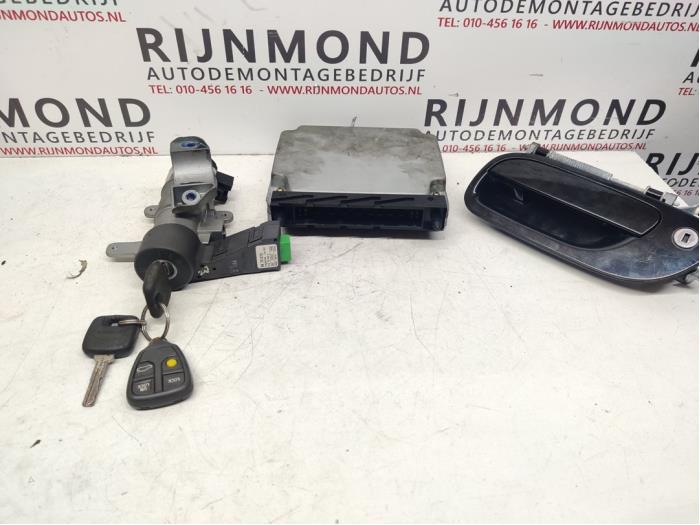 Gebruikte Kontaktslot + computer Volvo S60 I (RS/HV) 2.4 20V 140 Prijs € 150,00 Margeregeling aangeboden door Autodemontage Rijnmond BV