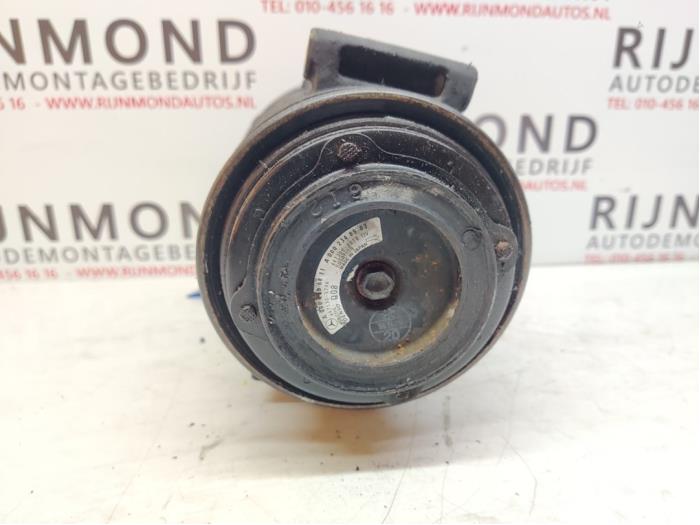 Gebruikte Pomp Airco Mercedes Sprinter 2t (901/902) 211 CDI 16V Prijs € 90,00 Margeregeling aangeboden door Autodemontage Rijnmond BV