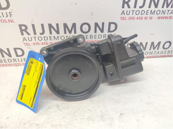 Gebruikte Pomp Servo Mercedes E Estate (S212) E-200 CDI 16V BlueEfficiency,BlueTEC Prijs € 100,00 Margeregeling aangeboden door Autodemontage Rijnmond BV