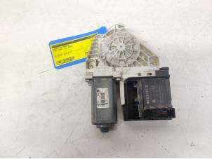 Gebruikte Motor electrisch raam Seat Leon (1P1) 1.9 TDI 105 Prijs € 40,00 Margeregeling aangeboden door Autodemontage Rijnmond BV