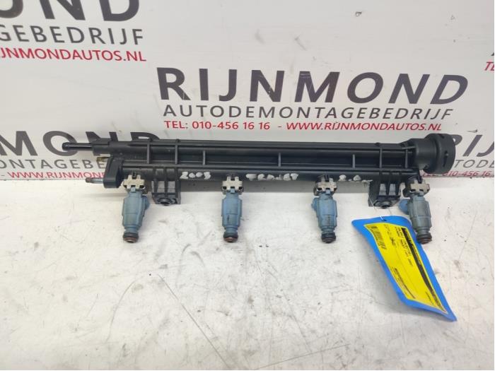 Gebruikte Injector brug Hyundai Trajet 2.0 16V Prijs € 60,00 Margeregeling aangeboden door Autodemontage Rijnmond BV