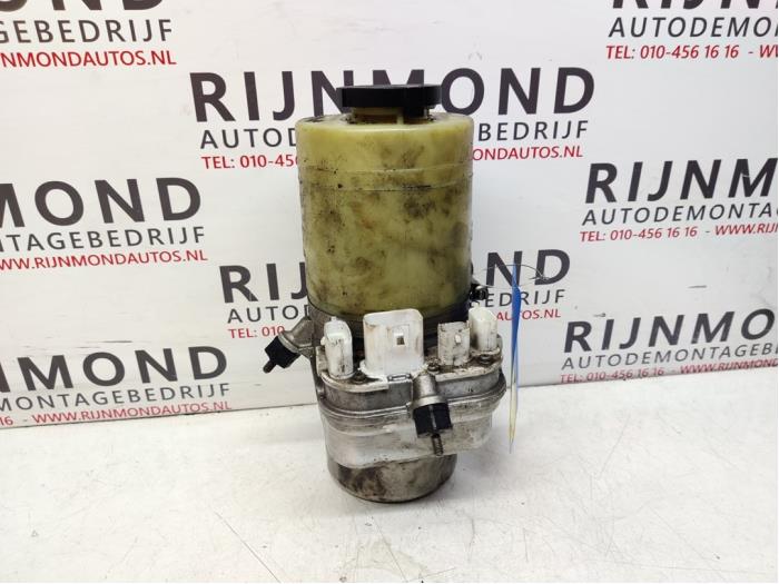 Gebruikte Pomp Servo Opel Signum (F48) 3.0 CDTI V6 24V Prijs € 50,00 Margeregeling aangeboden door Autodemontage Rijnmond BV
