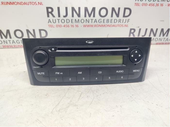 Radio CD Speler van een Fiat Punto Evo (199) 1.3 JTD Multijet 85 16V 2010