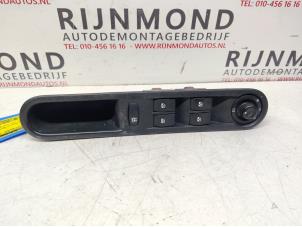 Gebruikte Ruit schakelaar elektrisch Renault Espace (JK) 2.0 16V Turbo Prijs € 20,00 Margeregeling aangeboden door Autodemontage Rijnmond BV